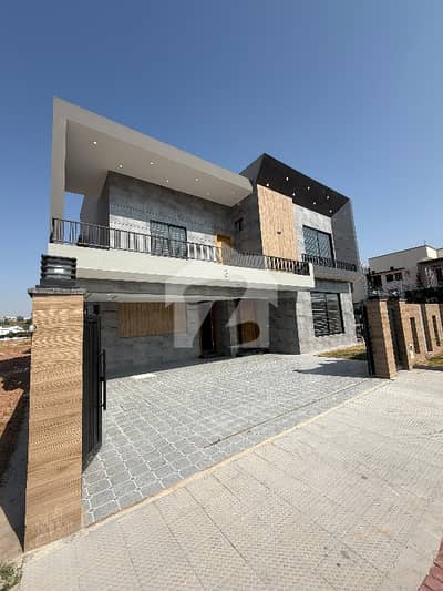 1 Kanal Brand New Designer House For Sale