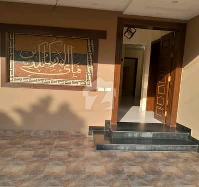 Prime Location 10 Marla House Up For sale In Central Park - Block A
