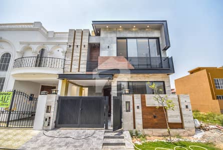 5 MARLA DESIGNER HOUSE AVAILABLE FOR SALE IN DHA PHASE 9 TOWN