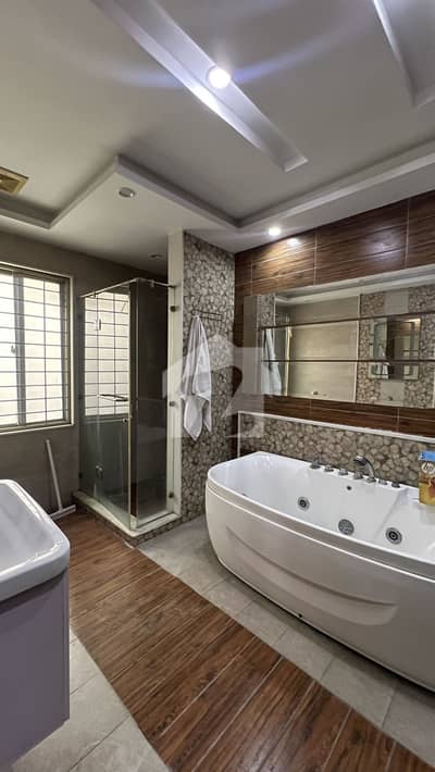 ORIGINAL PICTURES 5.75 MARLA WELL MAINTAINED HOUSE AVAILABLE FOR SALE IN DHA PHASE 5 SECTOR D NEAR TO LUMS UNIVERSITY