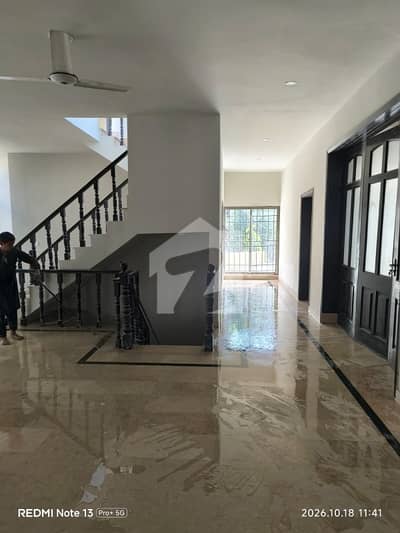 1 Kanal Upper Portion 3 Bed Separate Gate