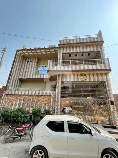 ٹیک ٹاؤن ٹی این ٹی کالونی ستیانہ روڈ,فیصل آباد میں 6 کمروں کا 10 مرلہ مکان 4.5 کروڑ میں برائے فروخت۔