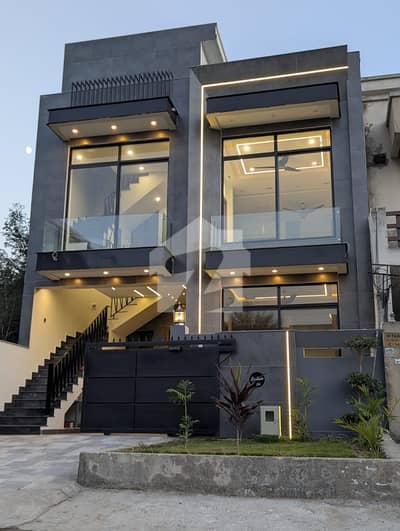 5 Marla Brand New Designer House