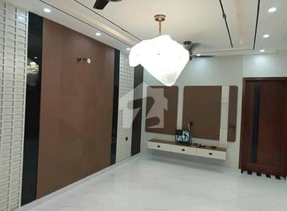 بحریہ ٹاؤن سیکٹر ای بحریہ ٹاؤن,لاہور میں 5 کمروں کا 10 مرلہ مکان 3.7 کروڑ میں برائے فروخت۔