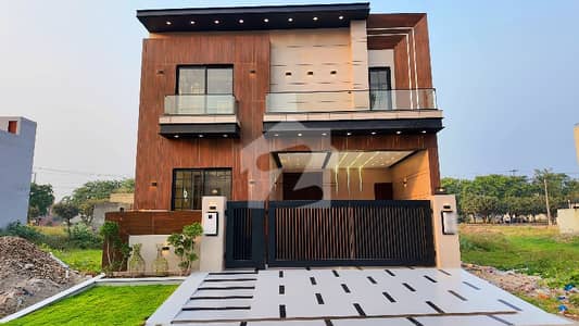 ایل ڈی اے ایوینیو لاہور میں 6 کمروں کا 10 مرلہ مکان 4.75 کروڑ میں برائے فروخت۔