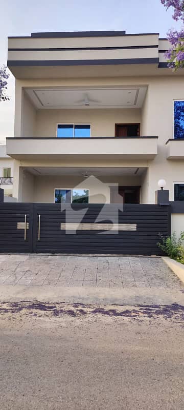 8 Marla Beautiful House Available For Sale 8 Marla Beautiful House Available For Sale