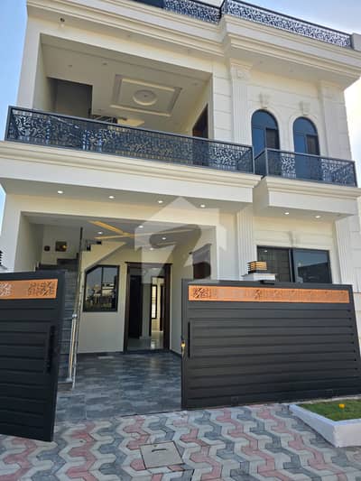 Ideally Located House For Sale In Jinnah Gardens Available