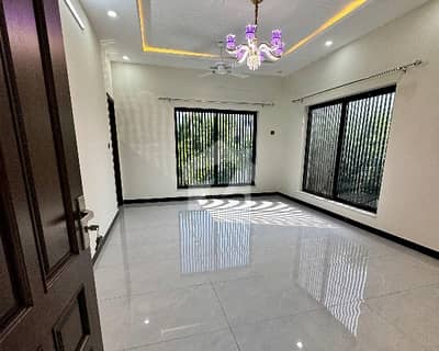 2800 Square Feet House Up For Sale In I-8/2