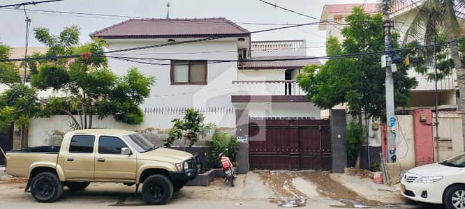 1000 Yards Bungalow for Rent in Clifton Block 4 Near E Street