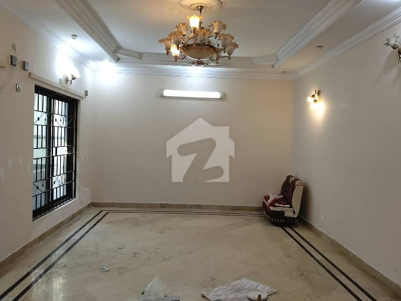 Beautiful Upper Portion With Servant Quarter And Separate Gate Beautiful Upper Portion With Servant Quarter And Separate Gate