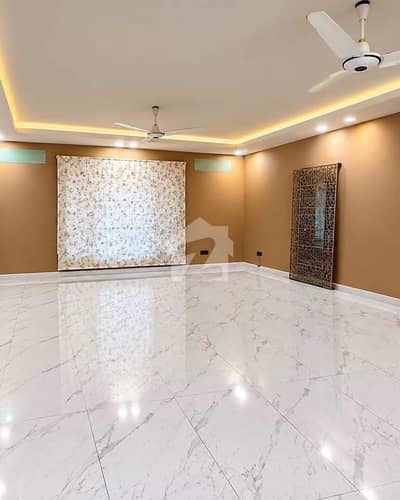 1000 Yards Bungalow Available For Rent Phase Viii