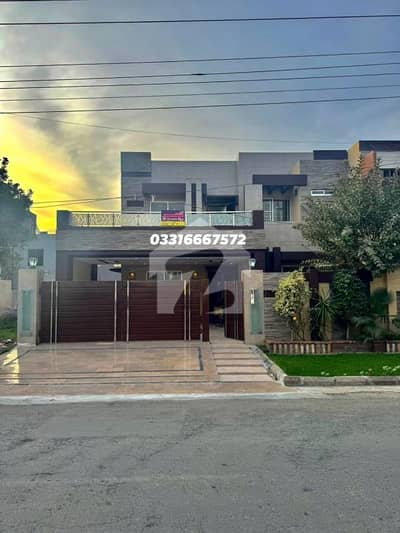 ویلینشیاء ہاؤسنگ سوسائٹی لاہور میں 5 کمروں کا 15 مرلہ مکان 5.5 کروڑ میں برائے فروخت۔