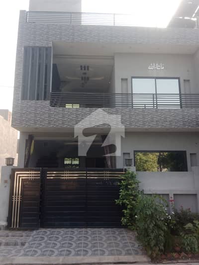 5marla park faccing house 1.5 story