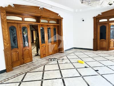 ایف ۔ 10 اسلام آباد میں 9 کمروں کا 2 کنال مکان 20.0 لاکھ میں کرایہ پر دستیاب ہے۔