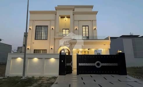 سٹی ہاؤسنگ سوسائٹی گوجرانوالہ میں 5 کمروں کا 10 مرلہ مکان 3.9 کروڑ میں برائے فروخت۔