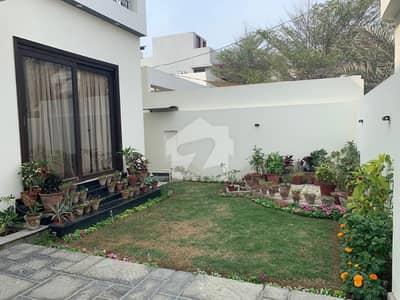 ڈی ایچ اے فیز 8 ڈی ایچ اے ڈیفینس,کراچی میں 6 کمروں کا 1 کنال مکان 22.0 کروڑ میں برائے فروخت۔
