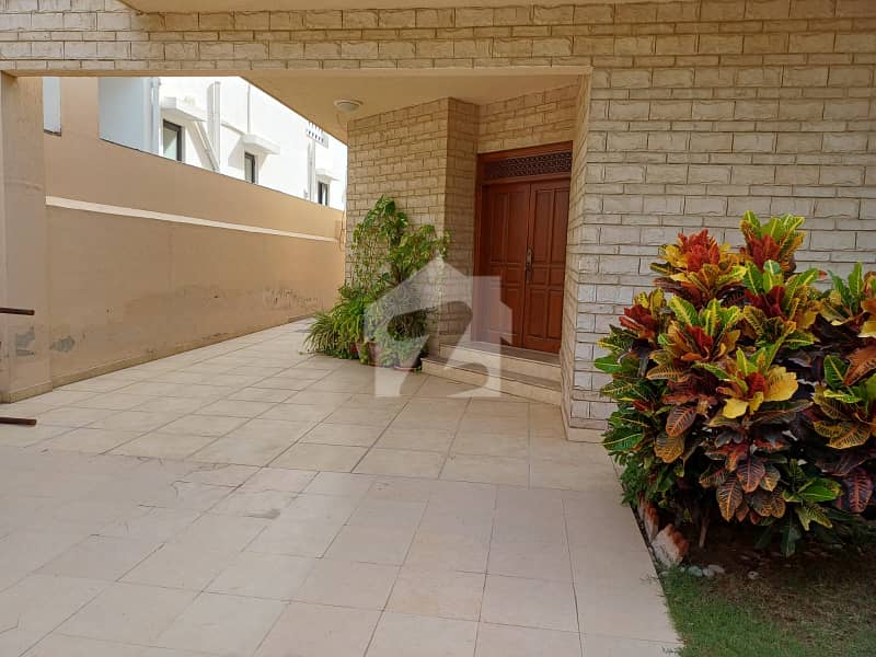 BUNGALOW FOR RENT 500 YARDS BUNGALOW FOR RENT 500 YARDS