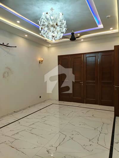 9 Town 11 Marla Prime Location Full House Available For Rent
