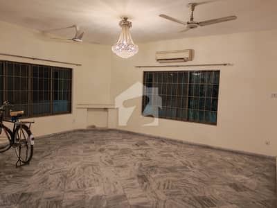 10 Marla full house Available For Rent Near Goldcrestmall In DHA Phase 4 Lahore