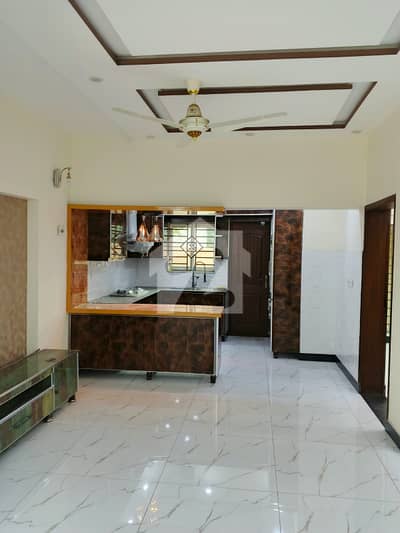 I SELL 5 MARLA BRAND NEW HOUSE IN BAHRIA ORCHARD LAHORE C-BLOCK. PRIME LOCATION ALL FACILITIES ARE NEARBY ON WALKING DISTANCE