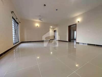 Commercial space available for rent in Gulshan block 5 code im