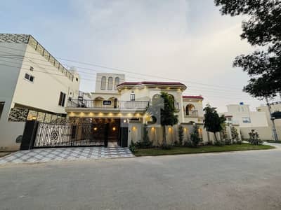 13 Marla Corner House For Sale   Prime Location Buch Executive  Villas Multan
