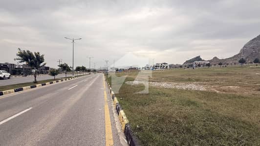 A Fabulous Margalla Facing One Kanal Plot For Sale