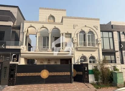 بحریہ ٹاؤن - طلحہ بلاک بحریہ ٹاؤن سیکٹر ای,بحریہ ٹاؤن,لاہور میں 5 کمروں کا 10 مرلہ مکان 3.6 کروڑ میں برائے فروخت۔