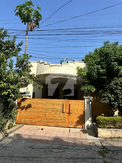 گلریز ہاؤسنگ سکیم راولپنڈی میں 4 کمروں کا 10 مرلہ مکان 3.25 کروڑ میں برائے فروخت۔ گلریز ہاؤسنگ سکیم راولپنڈی میں 4 کمروں کا 10 مرلہ مکان 3.25 کروڑ میں برائے فروخت۔