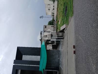 kanal prime location plot on 70fet road, Surrounding beautiful