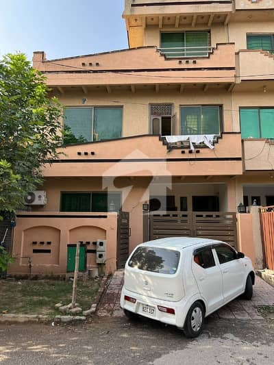 جی ۔ 13 اسلام آباد میں 4 کمروں کا 4 مرلہ مکان 3.55 کروڑ میں برائے فروخت۔