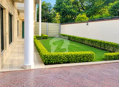 555 Sq. Yd. Proper Corner House On Main Boulevard