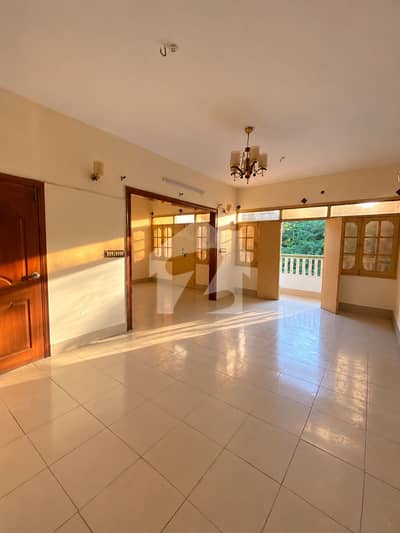 3 BED DD FIRST FLOOR WEST OPEN 240 Sq Yards WITH ROOF FOR RENT IN BLOCK 13