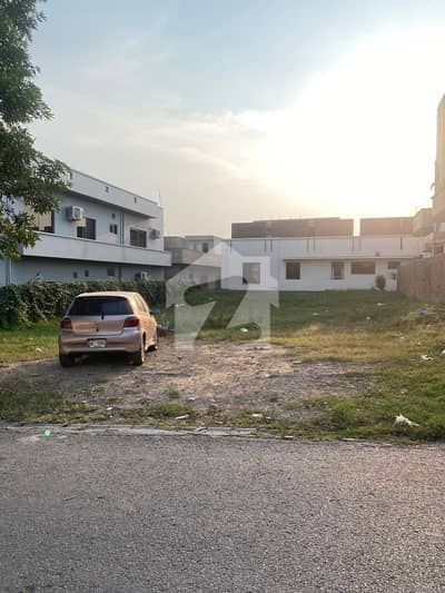 1 Kanal Service Road Plot For Sale In DHA 1