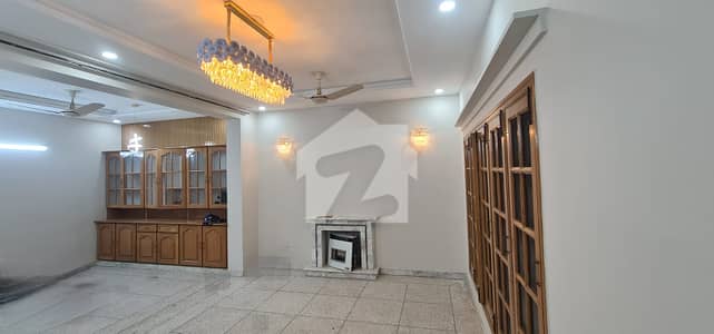 ایف ۔ 11 اسلام آباد میں 6 کمروں کا 10 مرلہ مکان 10.0 کروڑ میں برائے فروخت۔ ایف ۔ 11 اسلام آباد میں 6 کمروں کا 10 مرلہ مکان 10.0 کروڑ میں برائے فروخت۔
