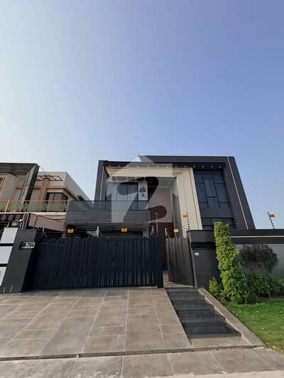 1 Kanal Luxury House Available For Rent