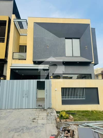 5 Marla Brand New Designer Corner House For Sale Multi Gardens B-17, Islamabad 5 Marla | 25 50 | Double Storey | Single Unit | Corner House