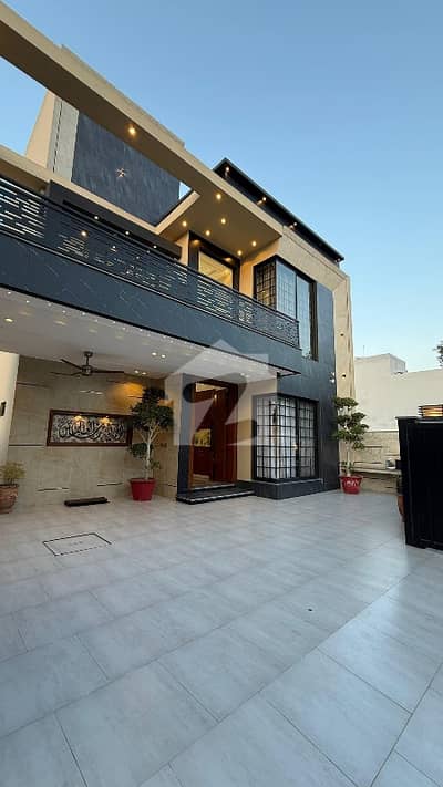 10 MARLA BEAUTIFUL FULL HOUSE FOR RENT BAHRIA TOWN LAHORE