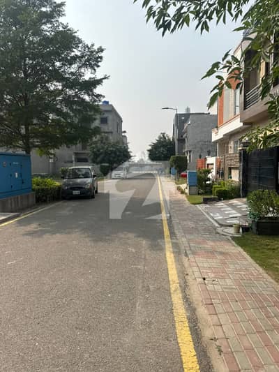 6.27 MARLA CORNER PLOT AVAILABLE FOR SALE 6.27 MARLA CORNER PLOT AVAILABLE FOR SALE