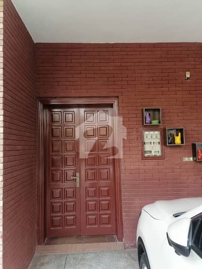شمس آباد کالونی ملتان میں 5 کمروں کا 1 کنال مکان 5.5 کروڑ میں برائے فروخت۔ شمس آباد کالونی ملتان میں 5 کمروں کا 1 کنال مکان 5.5 کروڑ میں برائے فروخت۔