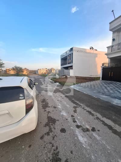 Investor Price Plot For Sale in Jinnah Garden Street 225B