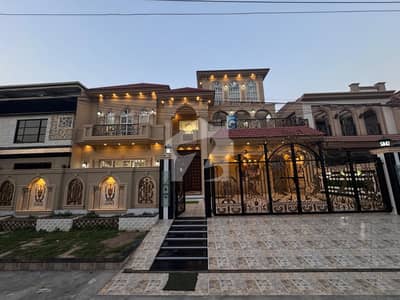 1 KANAL HOUSE AVAILABLE FOR SALE IN Valencia Town Lahore On 40 Ft Road