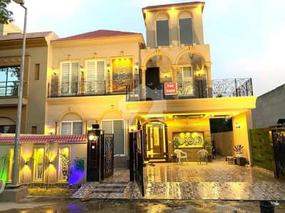 A BEAUTIFUL 10 MARLA HOUSE FOR SALE IN SECTOR D