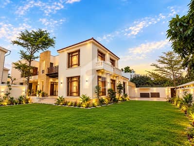 Luxurious Bungalow Available For Sale