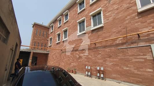 گجّومتہ لاہور میں 20 کنال Studio فیکٹری 35.0 لاکھ میں کرایہ پر دستیاب ہے۔