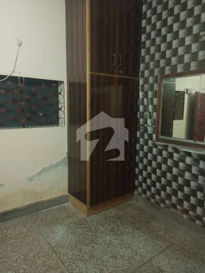 Fasal TWON D BLOCK 4 MARLA LOWER ROOM WITH KITCHN FOR RENT