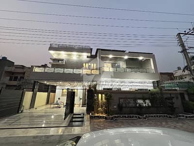 الرحمان گارڈن فیز 2 الرحمان گارڈن,لاہور میں 5 کمروں کا 10 مرلہ مکان 4.75 کروڑ میں برائے فروخت۔ الرحمان گارڈن فیز 2 الرحمان گارڈن,لاہور میں 5 کمروں کا 10 مرلہ مکان 4.75 کروڑ میں برائے فروخت۔
