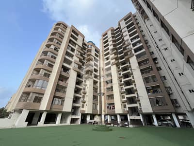 Chance Deal 3 Bed Appartment With Roof Available For Sale