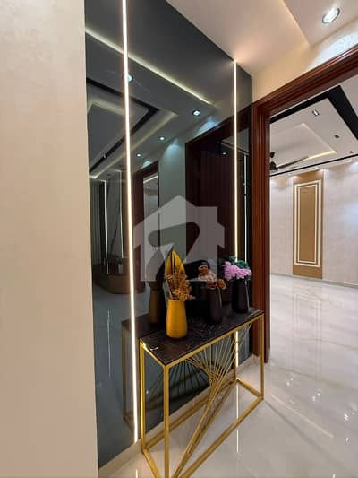 10 Marla Well Maintained Fully Furnished House Available For Sale.