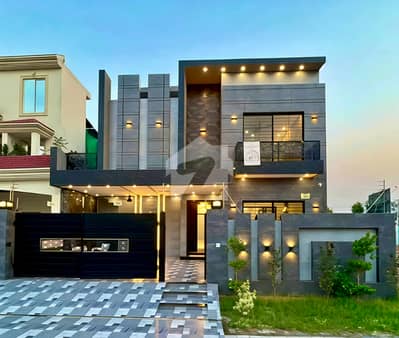 10 Marla Ultra Modern House For Sale